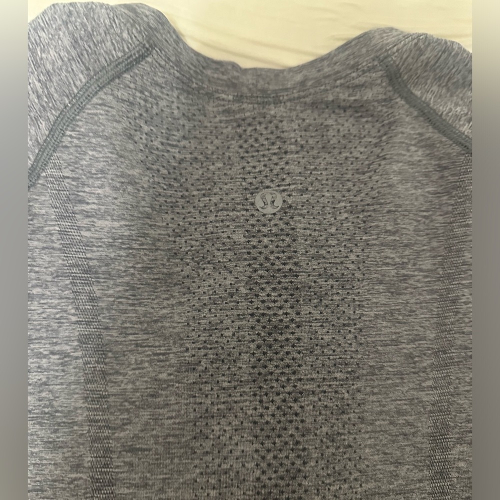 Lululemon Swiftly Tech Top Size 6! - image 4